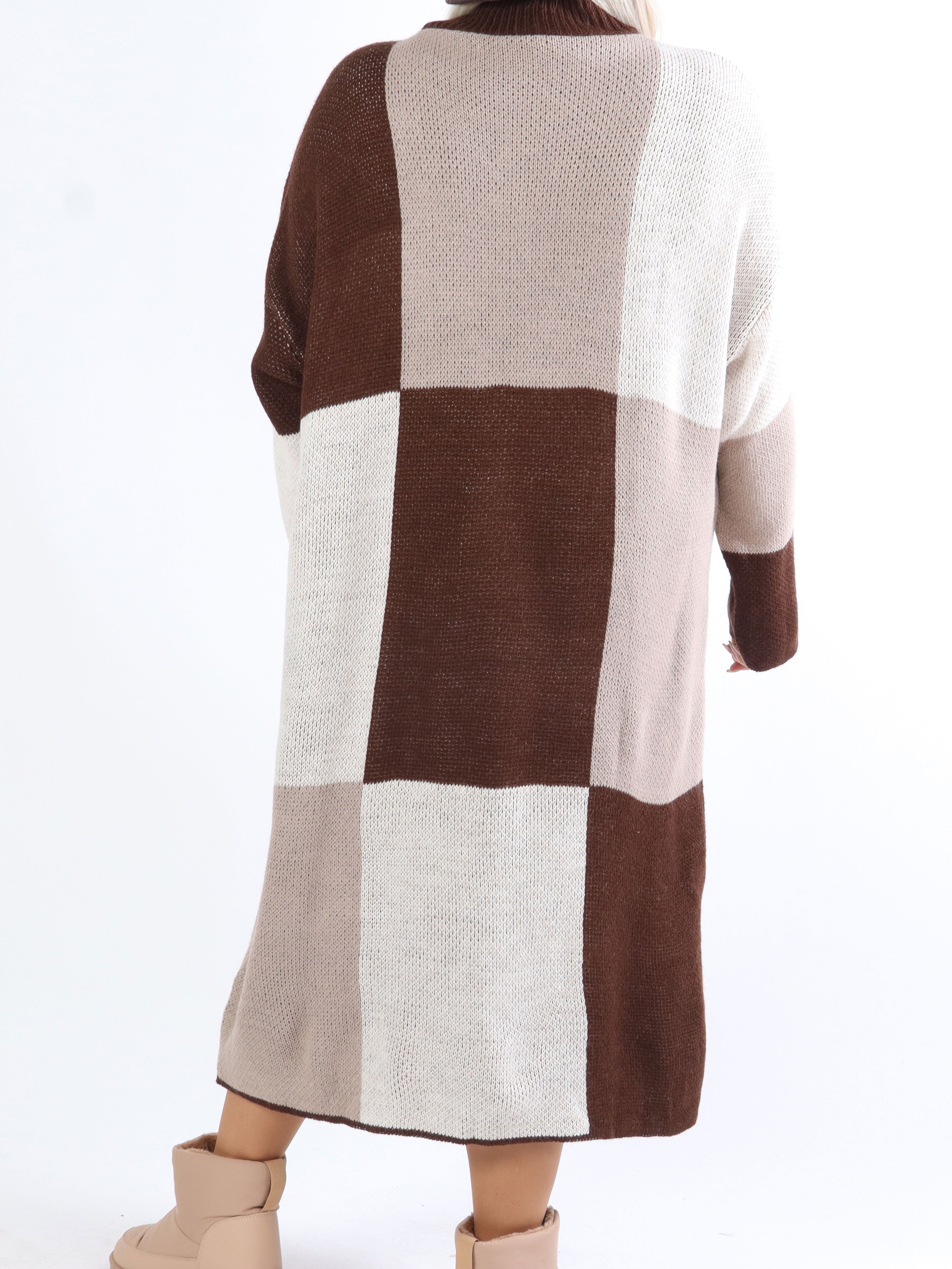 Malika - Ternet plus size strikkjole med turtleneck